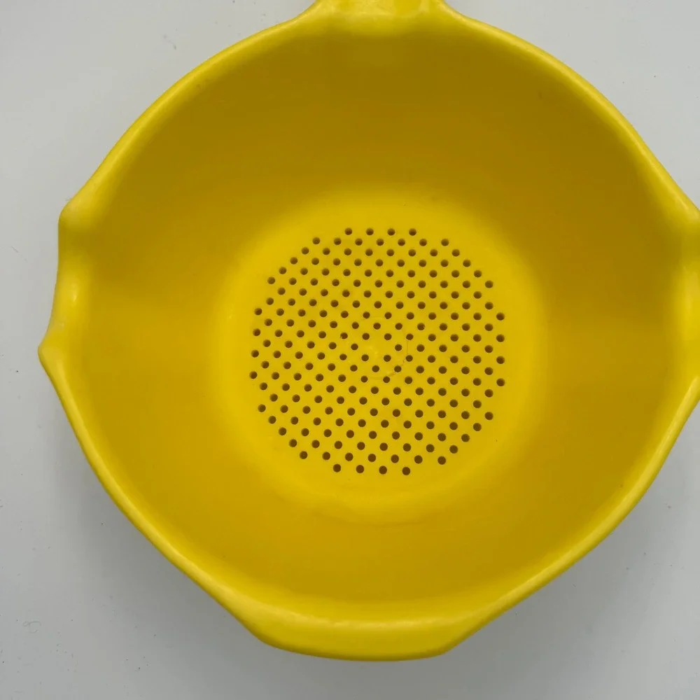 Vintage Rubbermaid Yellow Plastic Colander Strainer with Handle 2930 Retro